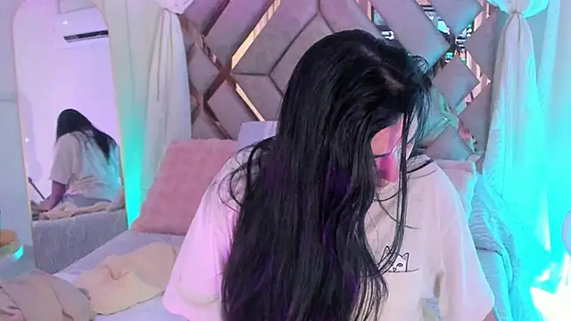 Snapshot of KathiaJenner chatting on 02.22.26 KathiaJenner online show from 02.22.26