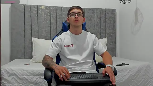 Calvin Hunter online show from 04.06.26