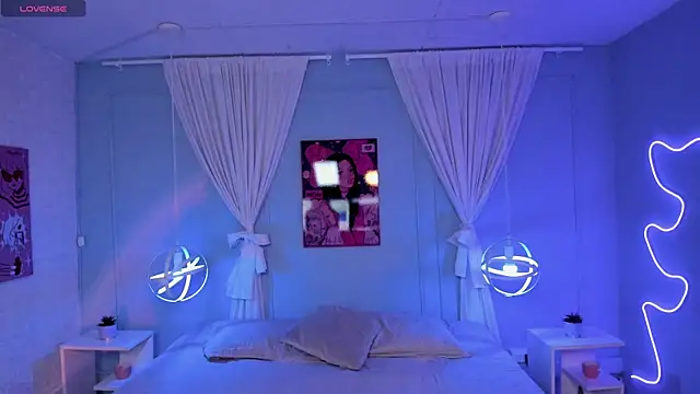 naomi campell online show from 04.08.26