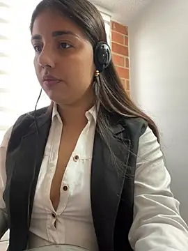 A-uroora online show from 02.08.26