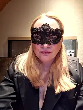 MaskedQueen77 online show from 01.18.26