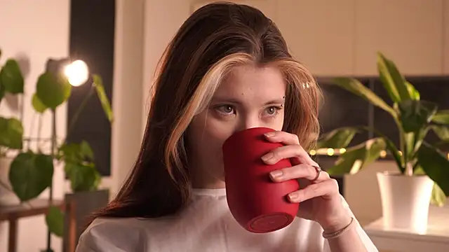 Snapshot of EleniRoeber chatting on 02.24.26 EleniRoeber online show from 02.24.26