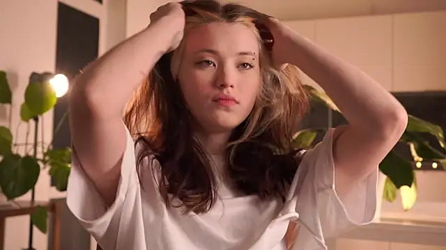 Snapshot of EleniRoeber chatting on 02.25.26 EleniRoeber online show from 02.25.26