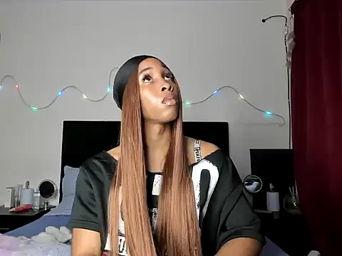 Snapshot of YourDreamReal chatting on 02.11.26 YourDreamReal online show from 02.11.26