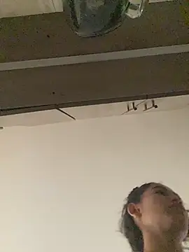 JuliaaVega online show from 04.14.26