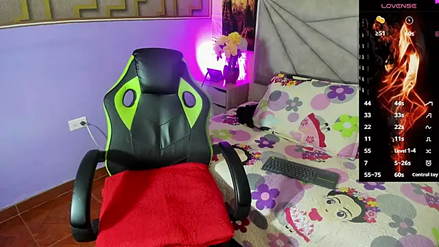 Snapshot of adri_rivera chatting on 02.19.26 adri rivera online show from 02.19.26