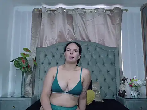 Snapshot of ZamanthaJhones chatting on 03.01.26 ZamanthaJhones online show from 03.01.26