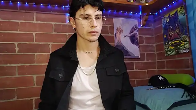 Snapshot of PaulDamico chatting on 04.08.26 PaulDamico online show from 04.08.26