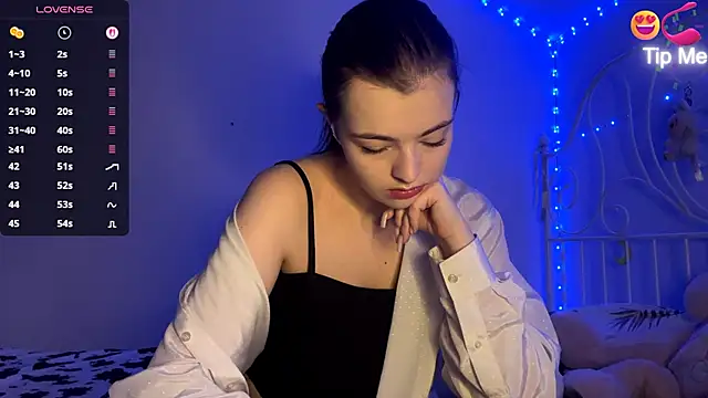 Snapshot of MistressBabe chatting on 02.17.26 MistressBabe online show from 02.17.26