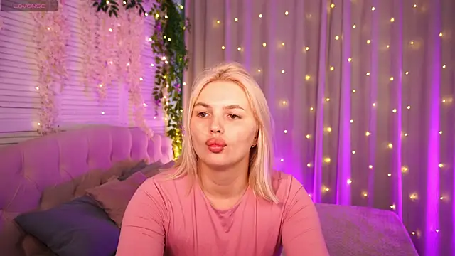 Snapshot of AmeliaWeells chatting on 05.16.26 AmeliaWeells online show from 05.16.26