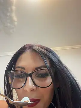 Snapshot of HiddendesireXO01 chatting on 07.06.26 HiddendesireXO01 online show from 07.06.26