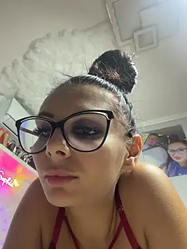 Snapshot of HiddendesireXO01 chatting on 07.12.26 HiddendesireXO01 online show from 07.12.26