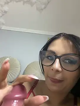 Snapshot of HiddendesireXO01 chatting on 07.16.26 HiddendesireXO01 online show from 07.16.26