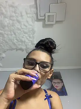 Snapshot of HiddendesireXO01 chatting on 07.23.26 HiddendesireXO01 online show from 07.23.26