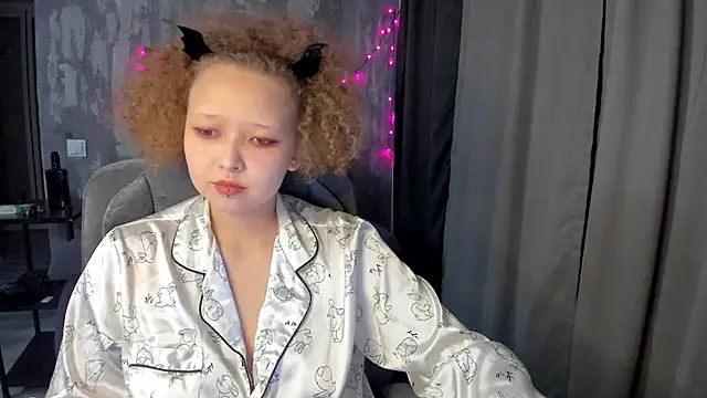 Snapshot of Senya_Sol chatting on 06.27.26 Senya Sol online show from 06.27.26