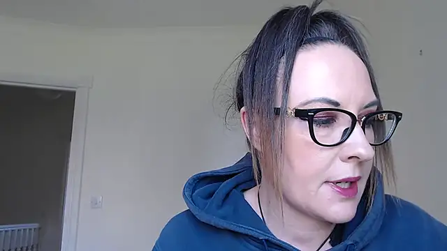 Snapshot of PsychicDominatrix chatting on 04.06.26 PsychicDominatrix online show from 04.06.26