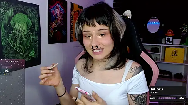 Snapshot of neena_nyx_ chatting on 05.12.26 neena nyx online show from 05.12.26