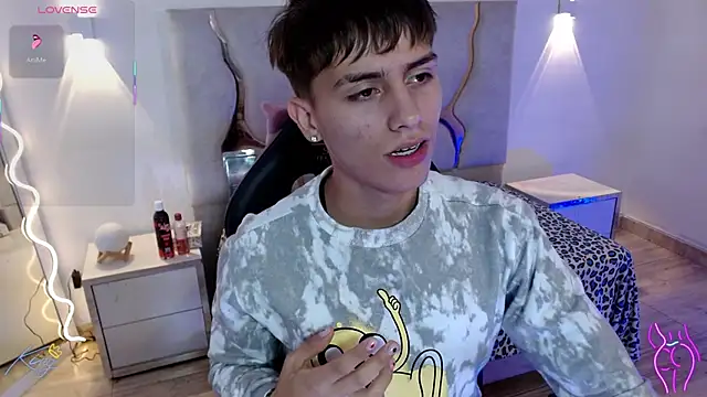 Snapshot of EVAN_TAY chatting on 02.11.26 EVAN TAY online show from 02.11.26