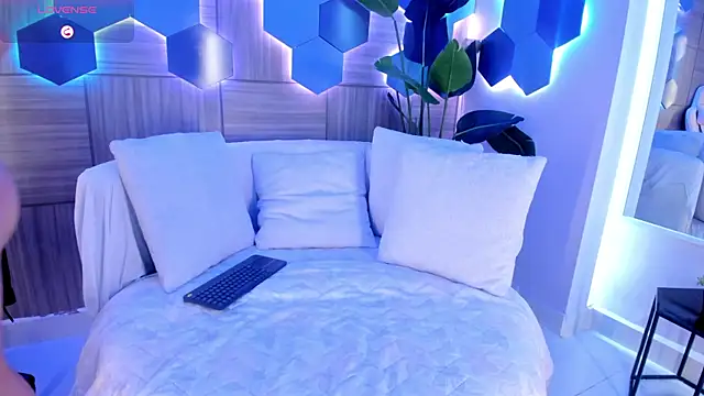 Snapshot of KatyaKozlov chatting on 02.13.26 KatyaKozlov online show from 02.13.26