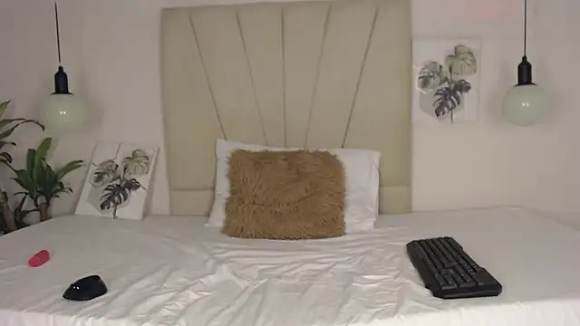 Ashley Ebony   online show from 02.20.26