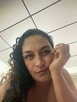 Snapshot of Rosalinda_77 chatting on 07.05.26 Rosalinda 77 online show from 07.05.26