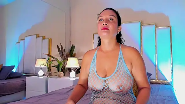 Snapshot of Rosalinda_77 chatting on 07.14.26 Rosalinda 77 online show from 07.14.26