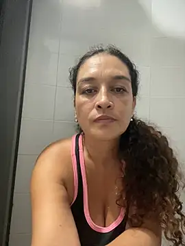 Snapshot of Rosalinda_77 chatting on 07.19.26 Rosalinda 77 online show from 07.19.26