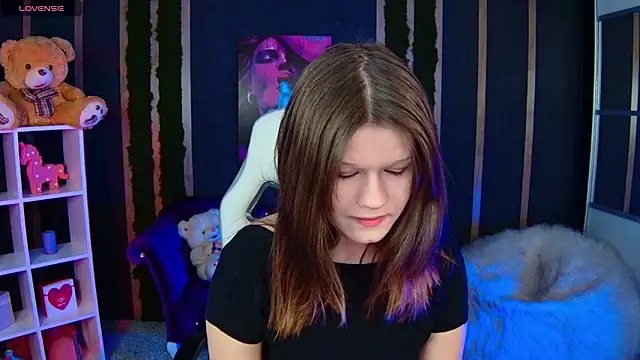 Snapshot of Lunatrend chatting on 03.11.26 Lunatrend online show from 03.11.26