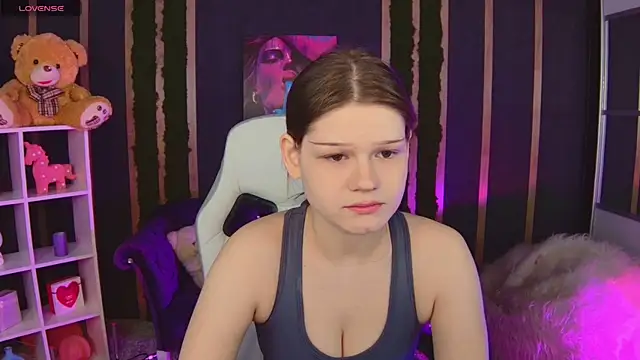 Snapshot of Lunatrend chatting on 03.25.26 Lunatrend online show from 03.25.26