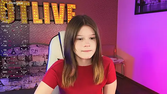 Snapshot of Lunatrend chatting on 03.27.26 Lunatrend online show from 03.27.26