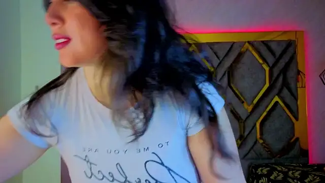 Snapshot of Luvienne chatting on 02.22.26 Luvienne online show from 02.22.26