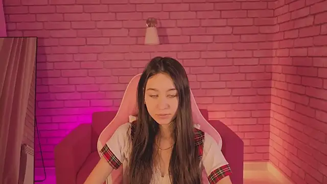 Snapshot of Nicole_Brownie chatting on 02.14.26 Nicole Brownie online show from 02.14.26