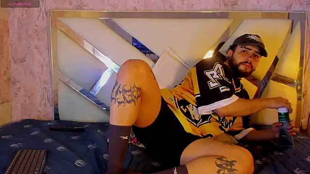 Snapshot of Benny_and_Mark chatting on 02.05.26 Benny and Mark online show from 02.05.26