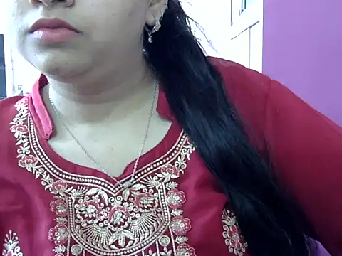 Snapshot of Cute_Aliyaa chatting on 04.17.26 Cute Aliyaa online show from 04.17.26