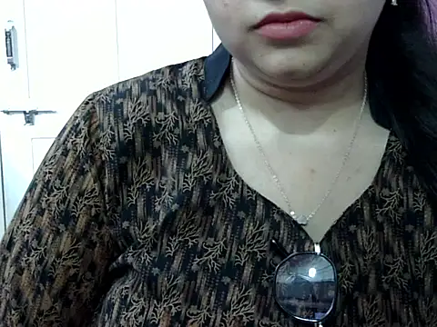 Snapshot of Cute_Aliyaa chatting on 04.23.26 Cute Aliyaa online show from 04.23.26