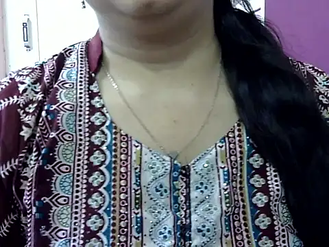 Snapshot of Cute_Aliyaa chatting on 05.02.26 Cute Aliyaa online show from 05.02.26