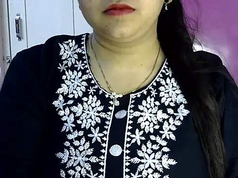 Snapshot of Cute_Aliyaa chatting on 05.21.26 Cute Aliyaa online show from 05.21.26