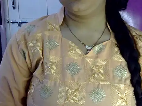 Snapshot of Cute_Aliyaa chatting on 05.22.26 Cute Aliyaa online show from 05.22.26