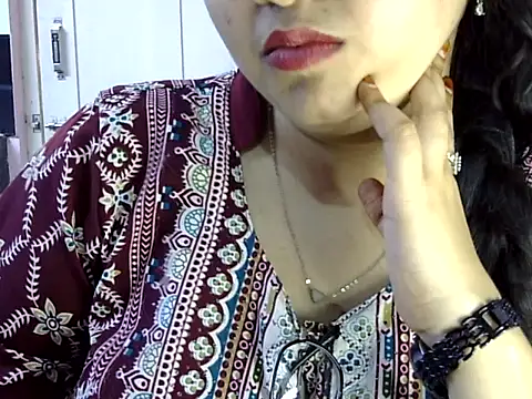 Snapshot of Cute_Aliyaa chatting on 05.29.26 Cute Aliyaa online show from 05.29.26