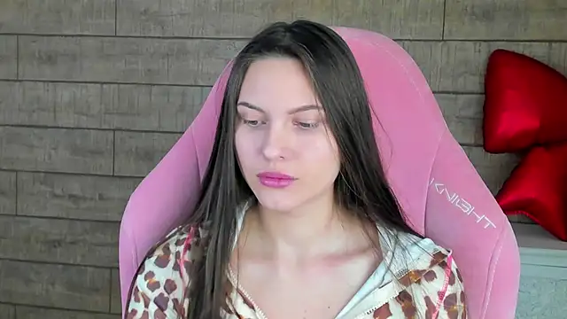 Snapshot of AliceVersal chatting on 02.26.26 AliceVersal online show from 02.26.26