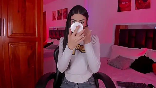 Isabella Moon9 online show from 02.13.26