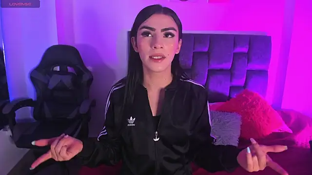 Isabella Moon9 online show from 04.21.26