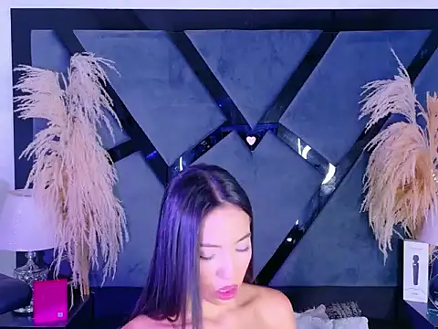 KylieWhitee online show from 03.17.26