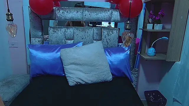 Snapshot of thyara_noa chatting on 02.14.26 thyara noa online show from 02.14.26