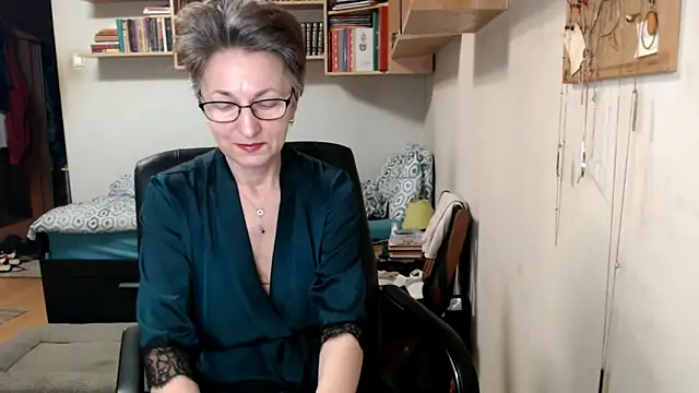 katemodel online show from 09.18.25