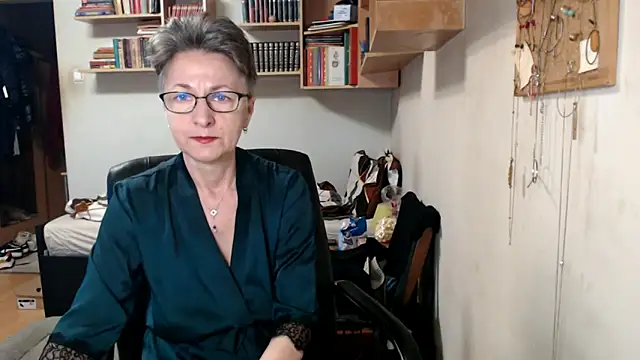 katemodel online show from 10.04.25