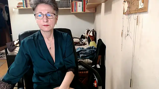 katemodel online show from 10.15.25