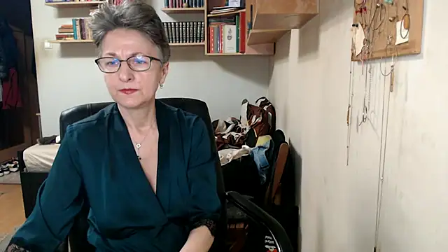 katemodel online show from 10.23.25