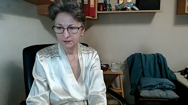 katemodel online show from 11.16.25