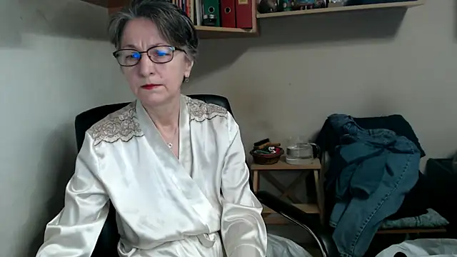 katemodel online show from 12.17.25